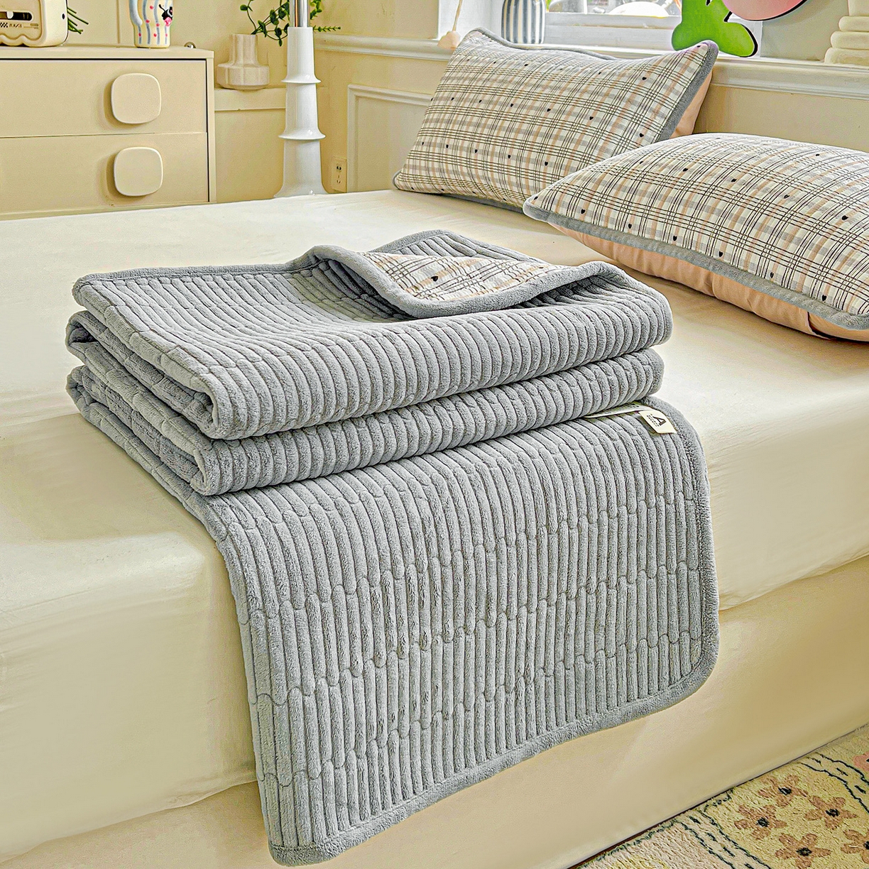 91家纺网 家纺一手货源 找家纺 恒尚居 2025新款纯棉牛奶绒学生床垫 双面两用夹棉床单床垫-秋冬款四季通用-系列一 【简格调】A纯棉-B牛奶绒