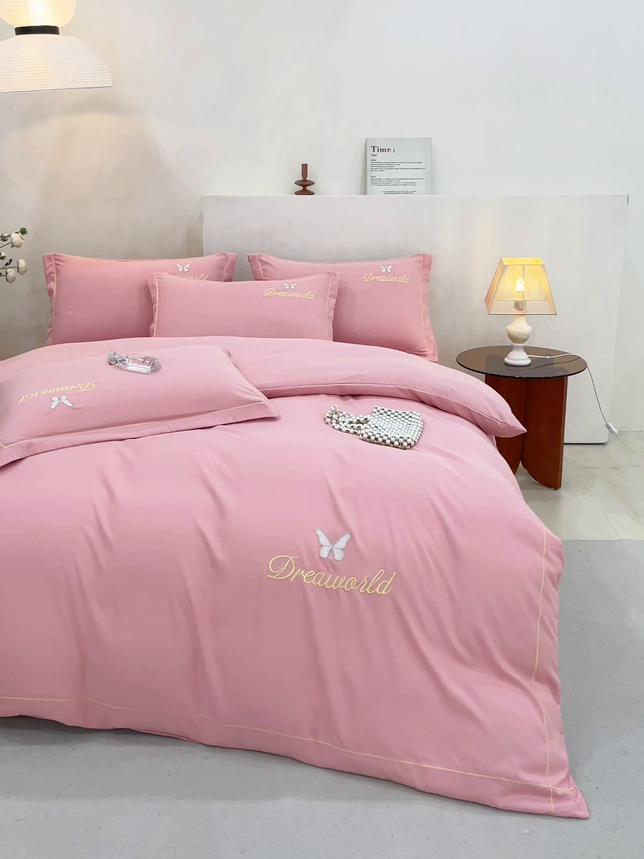 91家纺网 家纺一手货源 找家纺 纽维斯 2025新款水洗棉云朵棉刺绣宽边绣花磨毛四件套-小晴天系列 小晴天-浅豆沙