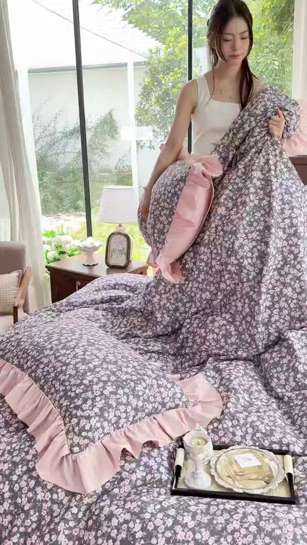 91家纺网 家纺一手货源 找家纺 未来家居 2025秋冬新款全棉法式花边款磨毛四件套 浪漫人生-粉