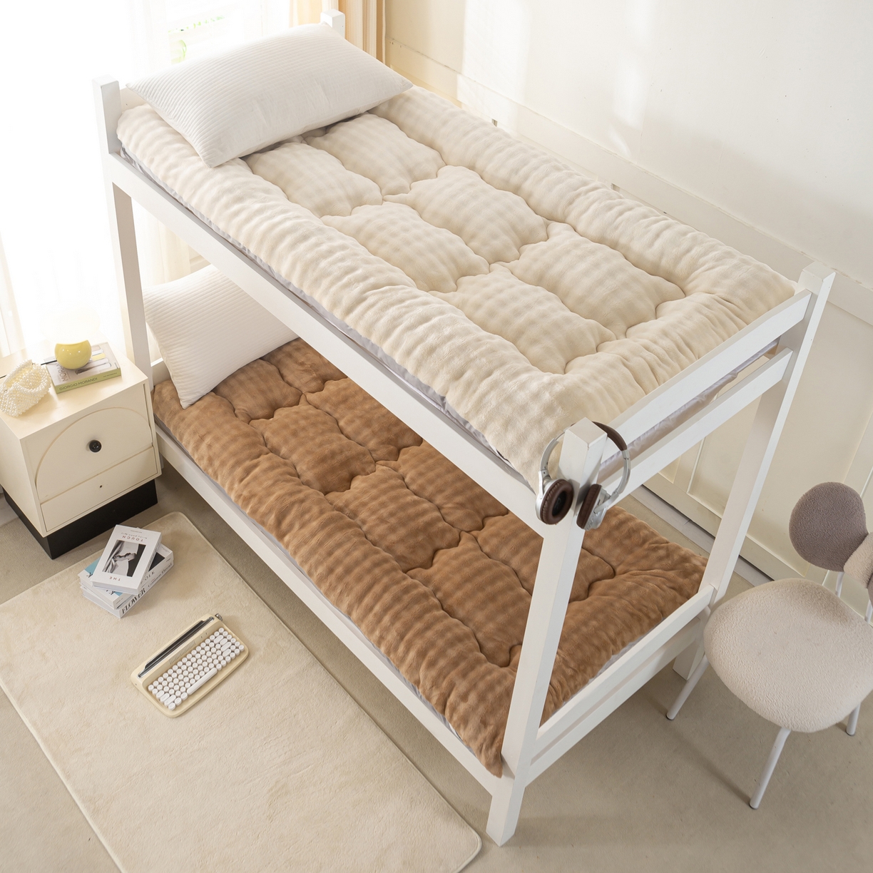 91家纺网 家纺一手货源 找家纺 缦纱 2025新款高克重牛奶兔毛绒学生床垫 摩卡