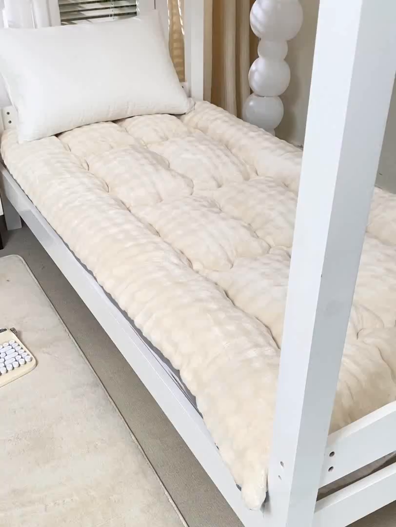 91家纺网 家纺一手货源 找家纺 缦纱 2025新款高克重牛奶兔毛绒学生床垫 奶白