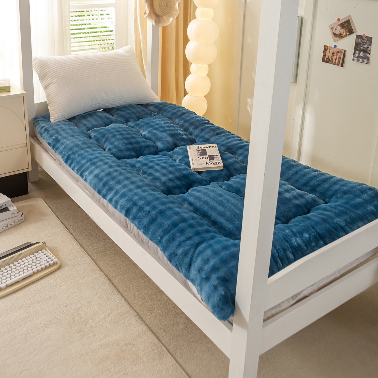 91家纺网 家纺一手货源 找家纺 缦纱 2025新款高克重牛奶兔毛绒学生床垫 月光蓝