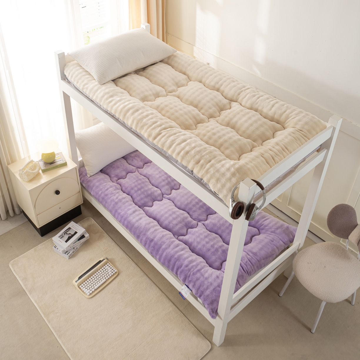 91家纺网 家纺一手货源 找家纺 缦纱 2025新款高克重牛奶兔毛绒学生床垫 紫罗兰