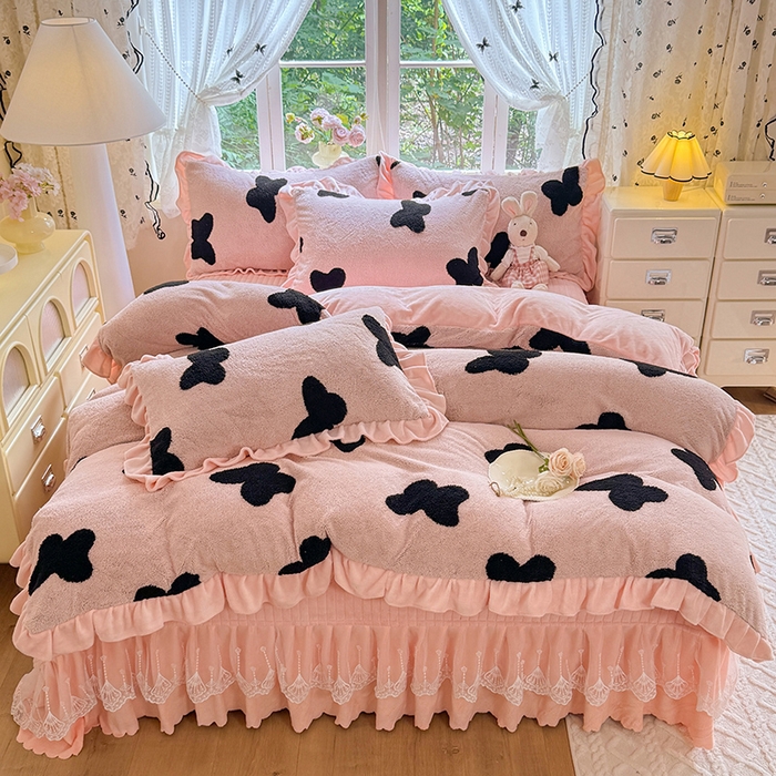 91家纺网 家纺一手货源 找家纺 （总）唐人居 2025新款高克重阳离子牛奶绒花边夹棉床盖四件套