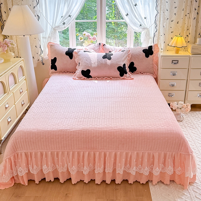 91家纺网 家纺一手货源 找家纺 （总）唐人居 2025新款高克重阳离子牛奶绒花边夹棉床盖四件套