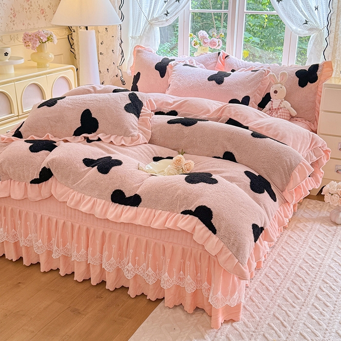 91家纺网 家纺一手货源 找家纺 （总）唐人居 2025新款高克重阳离子牛奶绒花边夹棉床盖四件套