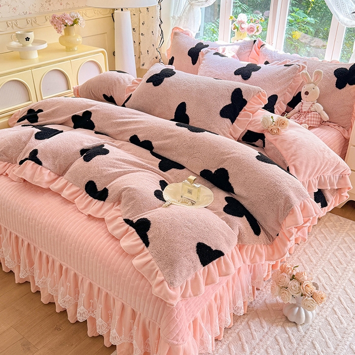 91家纺网 家纺一手货源 找家纺 （总）唐人居 2025新款高克重阳离子牛奶绒花边夹棉床盖四件套