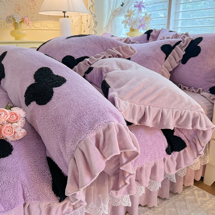 91家纺网 家纺一手货源 找家纺 唐人居 2025新款高克重阳离子牛奶绒花边夹棉床盖四件套 蝶恋花- 浅紫