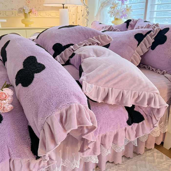 91家纺网 家纺一手货源 找家纺 唐人居 2025新款高克重阳离子牛奶绒花边夹棉床盖四件套 蝶恋花- 浅紫