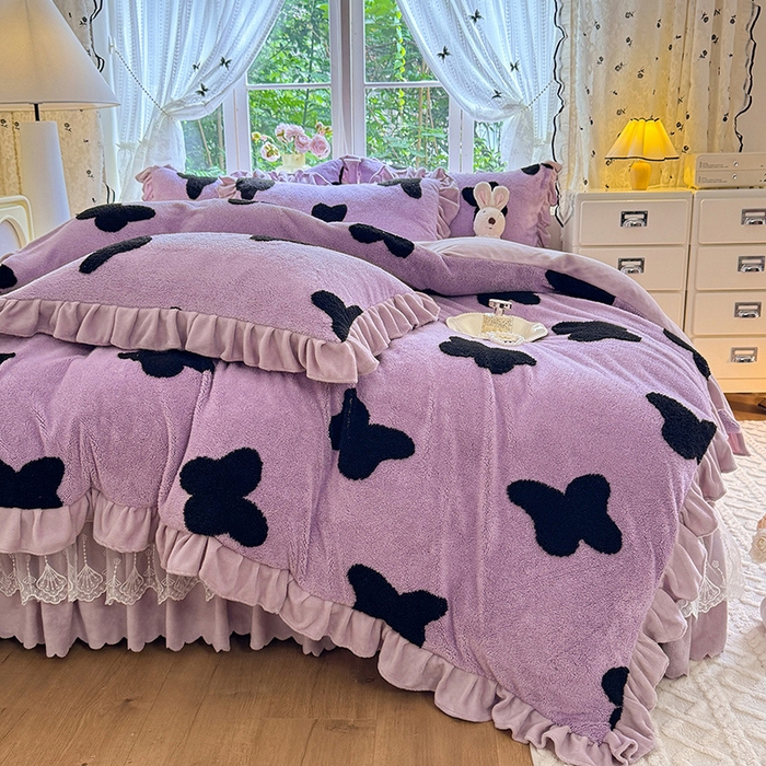 91家纺网 家纺一手货源 找家纺 唐人居 2025新款高克重阳离子牛奶绒花边夹棉床盖四件套 蝶恋花- 浅紫