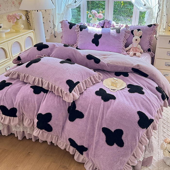 91家纺网 家纺一手货源 找家纺 唐人居 2025新款高克重阳离子牛奶绒花边夹棉床盖四件套 蝶恋花- 浅紫