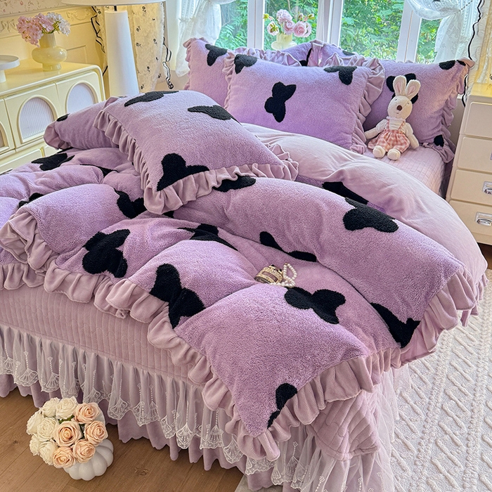 91家纺网 家纺一手货源 找家纺 唐人居 2025新款高克重阳离子牛奶绒花边夹棉床盖四件套 蝶恋花- 浅紫