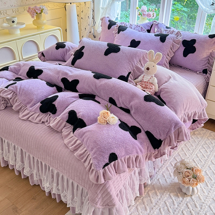 91家纺网 家纺一手货源 找家纺 唐人居 2025新款高克重阳离子牛奶绒花边夹棉床盖四件套 蝶恋花- 浅紫