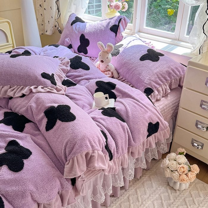 91家纺网 家纺一手货源 找家纺 唐人居 2025新款高克重阳离子牛奶绒花边夹棉床盖四件套 蝶恋花- 浅紫