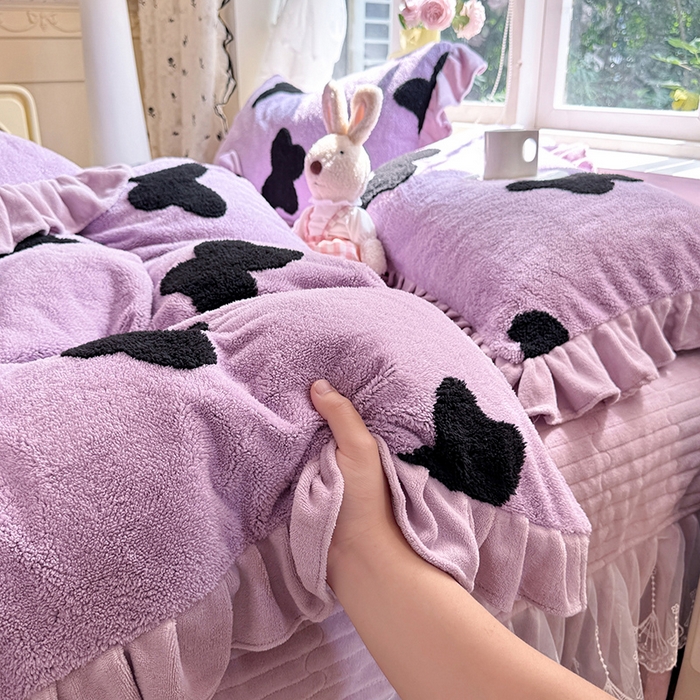 91家纺网 家纺一手货源 找家纺 唐人居 2025新款高克重阳离子牛奶绒花边夹棉床盖四件套 蝶恋花- 浅紫