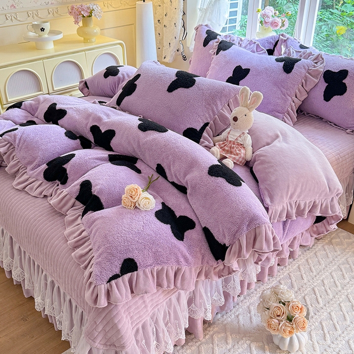 91家纺网 家纺一手货源 找家纺 唐人居 2025新款高克重阳离子牛奶绒花边夹棉床盖四件套 蝶恋花- 浅紫