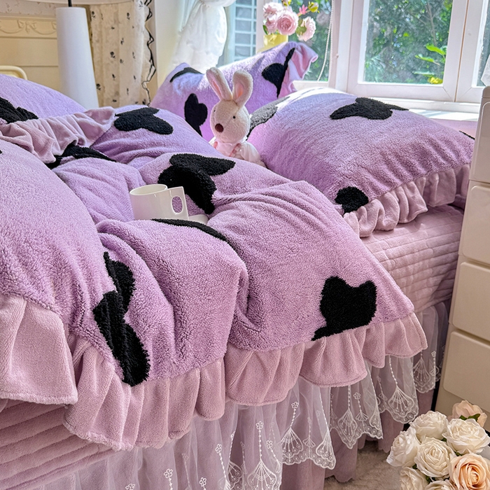 91家纺网 家纺一手货源 找家纺 唐人居 2025新款高克重阳离子牛奶绒花边夹棉床盖四件套 蝶恋花- 浅紫