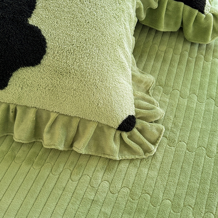 91家纺网 家纺一手货源 找家纺 唐人居 2025新款高克重阳离子牛奶绒花边夹棉床盖四件套 蝶恋花-草绿