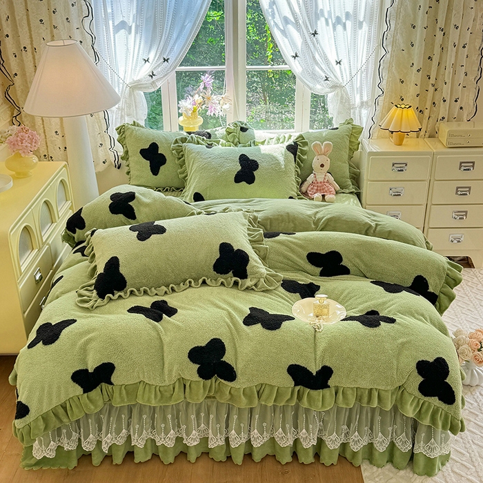 91家纺网 家纺一手货源 找家纺 唐人居 2025新款高克重阳离子牛奶绒花边夹棉床盖四件套 蝶恋花-草绿