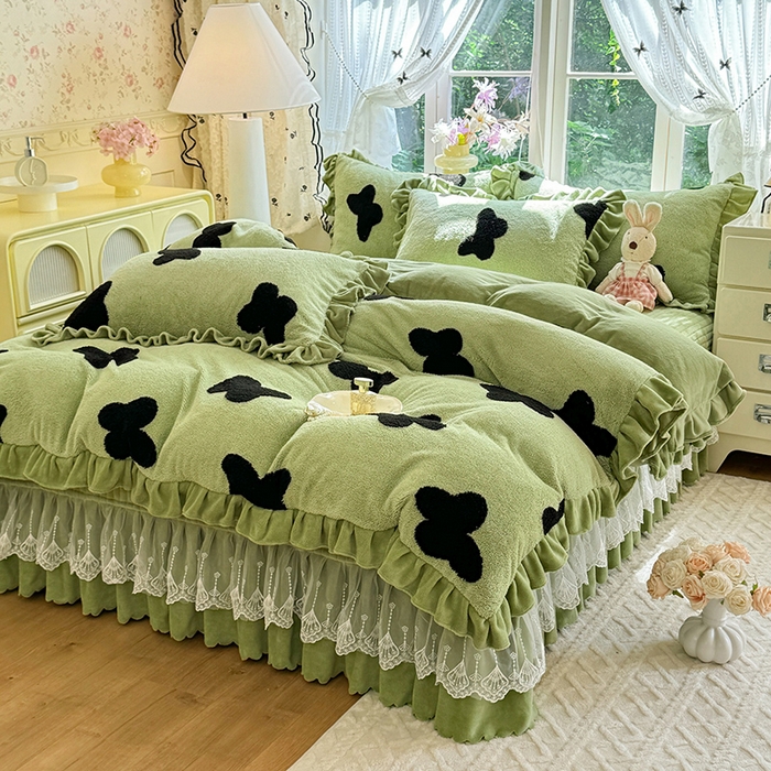 91家纺网 家纺一手货源 找家纺 唐人居 2025新款高克重阳离子牛奶绒花边夹棉床盖四件套 蝶恋花-草绿