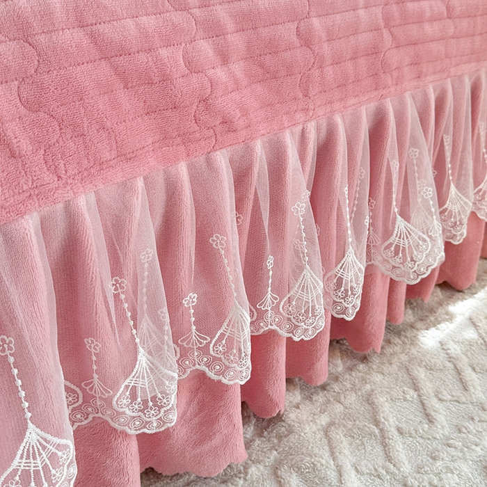 91家纺网 家纺一手货源 找家纺 唐人居 2025新款高克重阳离子牛奶绒花边夹棉床盖四件套 蝶恋花-豆沙