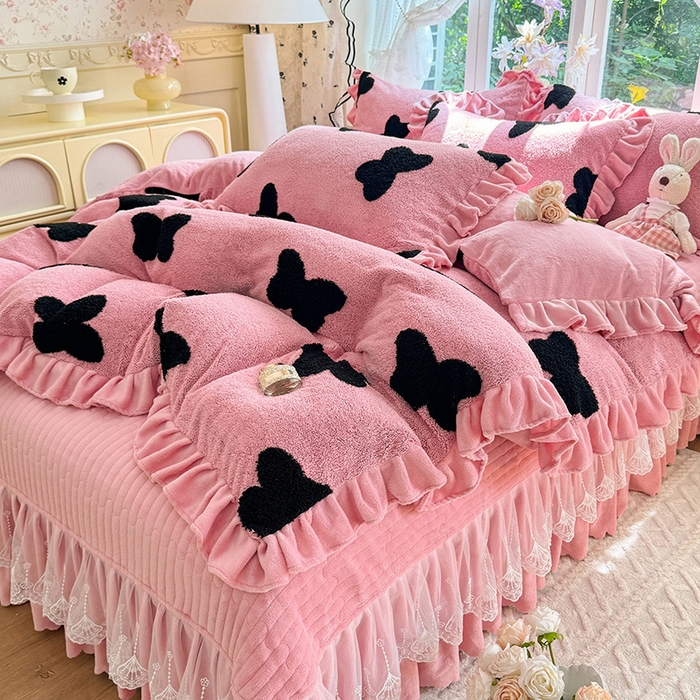 91家纺网 家纺一手货源 找家纺 唐人居 2025新款高克重阳离子牛奶绒花边夹棉床盖四件套 蝶恋花-豆沙