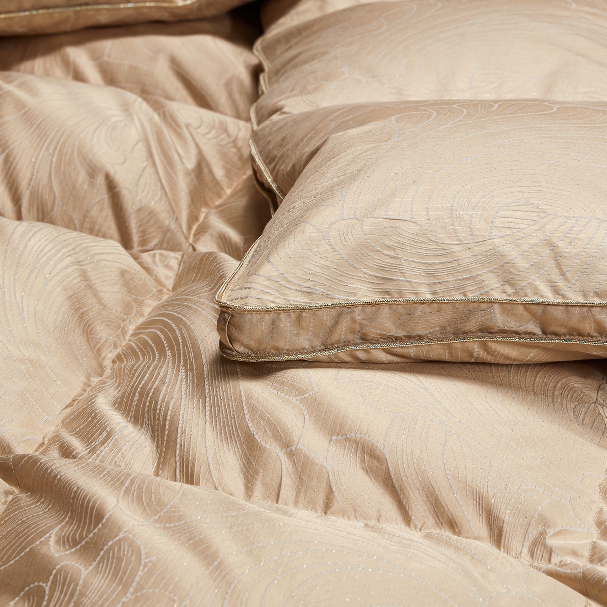 91家纺网 家纺一手货源 找家纺 织梦人羽绒工厂店 2025新款高蓬松羽绒被95鹅绒大牌同款花型-高精密提花系列 高精密提花-蒙娜丽莎金