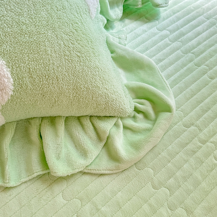 91家纺网 家纺一手货源 找家纺 唐人居 2025新款高克重阳离子牛奶绒花边夹棉床盖四件套 蝶恋花-果绿