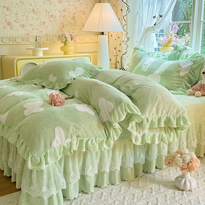 91家纺网 家纺一手货源 找家纺 唐人居 2025新款高克重阳离子牛奶绒花边夹棉床盖四件套 蝶恋花-果绿