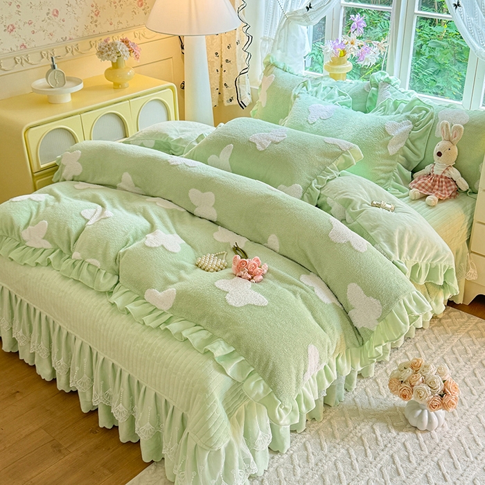 91家纺网 家纺一手货源 找家纺 唐人居 2025新款高克重阳离子牛奶绒花边夹棉床盖四件套 蝶恋花-果绿