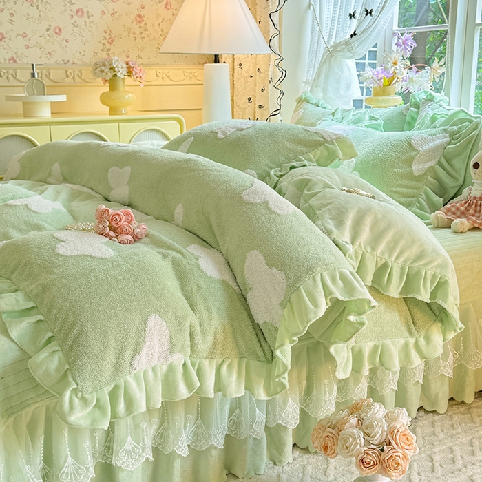 91家纺网 家纺一手货源 找家纺 唐人居 2025新款高克重阳离子牛奶绒花边夹棉床盖四件套 蝶恋花-果绿