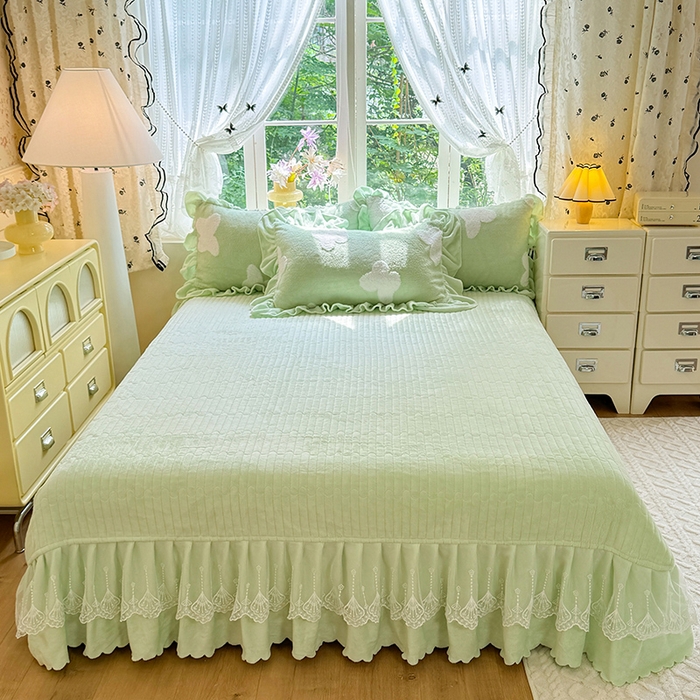 91家纺网 家纺一手货源 找家纺 唐人居 2025新款高克重阳离子牛奶绒花边夹棉床盖四件套 蝶恋花-果绿