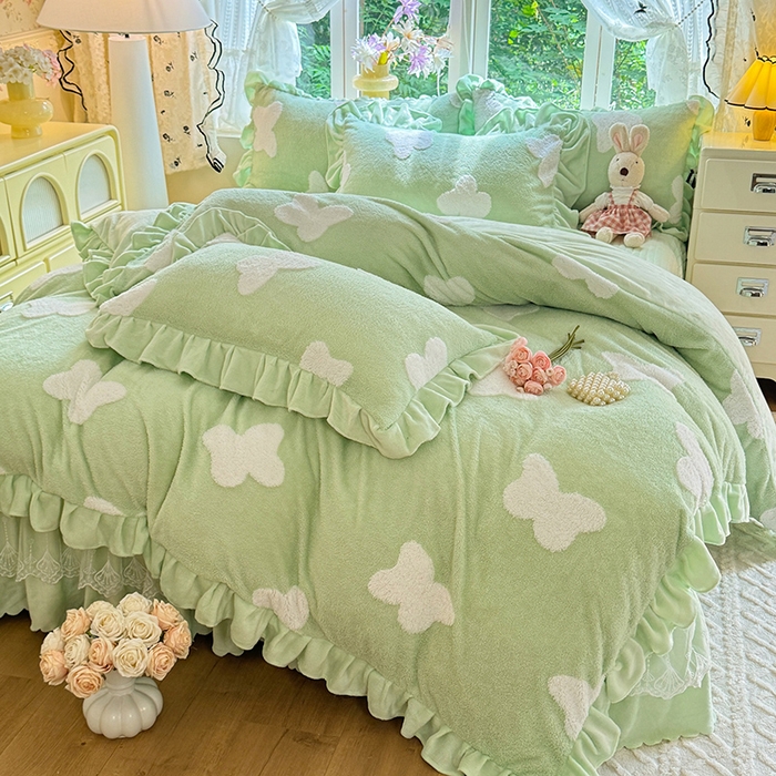 91家纺网 家纺一手货源 找家纺 唐人居 2025新款高克重阳离子牛奶绒花边夹棉床盖四件套 蝶恋花-果绿