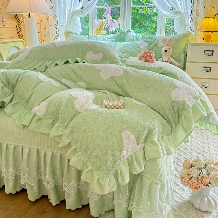 91家纺网 家纺一手货源 找家纺 唐人居 2025新款高克重阳离子牛奶绒花边夹棉床盖四件套 蝶恋花-果绿