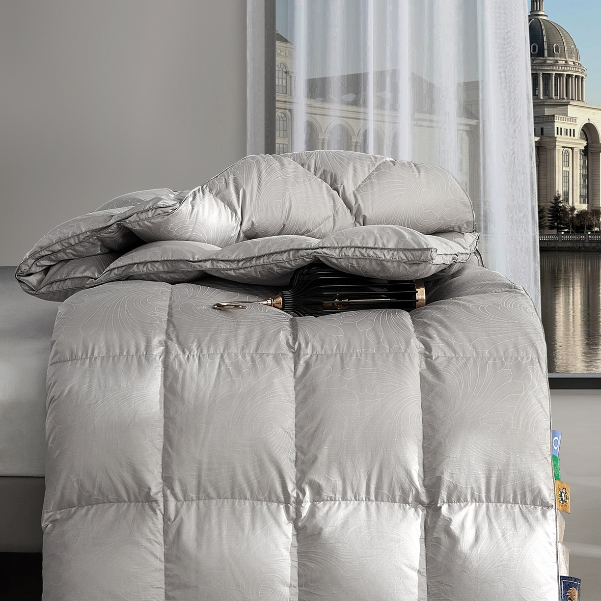 91家纺网 家纺一手货源 找家纺 织梦人羽绒工厂店 2025新款高蓬松羽绒被95鹅绒大牌同款花型-高精密提花系列 高精密提花-蒙娜丽莎舒雅灰