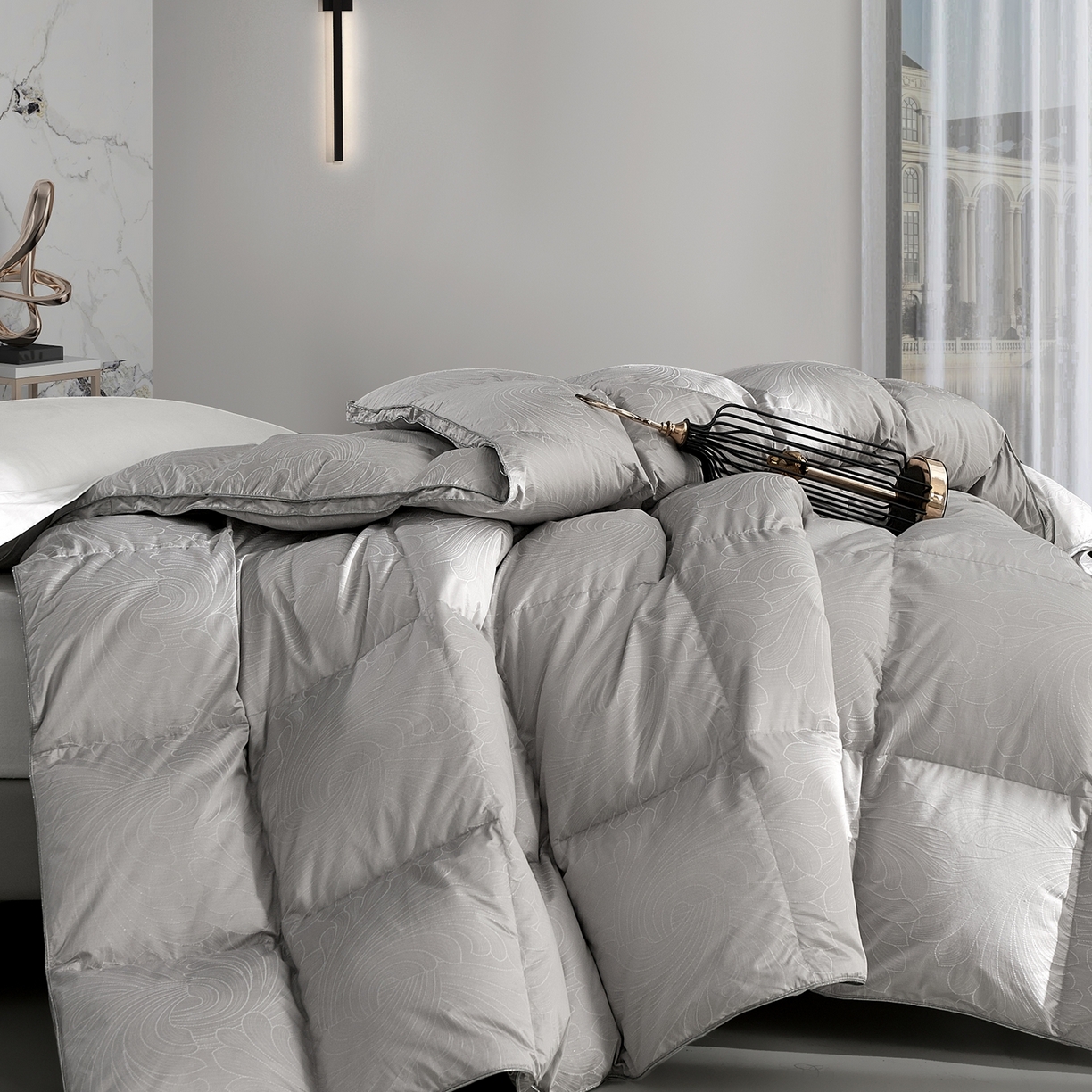 91家纺网 家纺一手货源 找家纺 织梦人羽绒工厂店 2025新款高蓬松羽绒被95鹅绒大牌同款花型-高精密提花系列 高精密提花-蒙娜丽莎舒雅灰