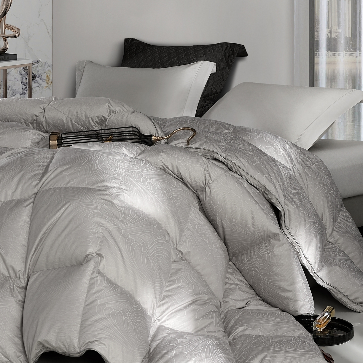 91家纺网 家纺一手货源 找家纺 织梦人羽绒工厂店 2025新款高蓬松羽绒被95鹅绒大牌同款花型-高精密提花系列 高精密提花-蒙娜丽莎舒雅灰