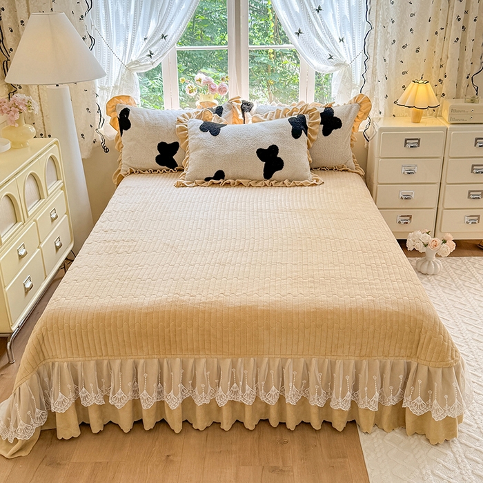 91家纺网 家纺一手货源 找家纺 唐人居 2025新款高克重阳离子牛奶绒花边夹棉床盖四件套 蝶恋花-卡其