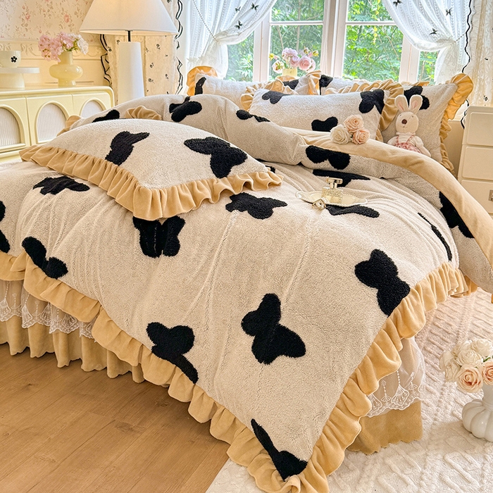 91家纺网 家纺一手货源 找家纺 唐人居 2025新款高克重阳离子牛奶绒花边夹棉床盖四件套 蝶恋花-卡其