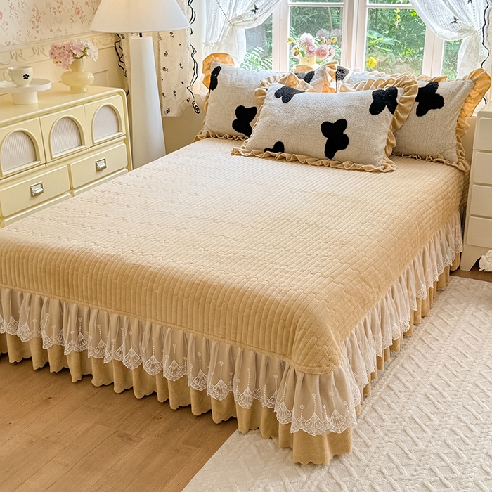 91家纺网 家纺一手货源 找家纺 唐人居 2025新款高克重阳离子牛奶绒花边夹棉床盖四件套 蝶恋花-卡其