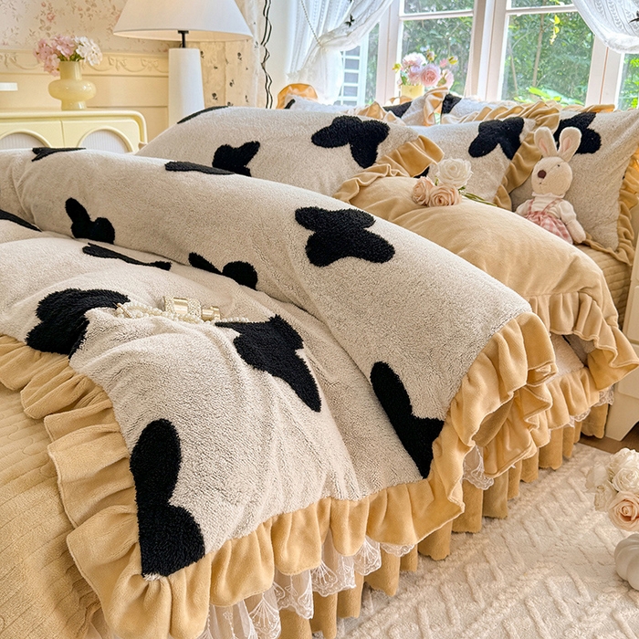 91家纺网 家纺一手货源 找家纺 唐人居 2025新款高克重阳离子牛奶绒花边夹棉床盖四件套 蝶恋花-卡其