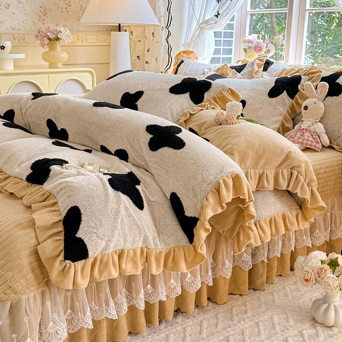 91家纺网 家纺一手货源 找家纺 唐人居 2025新款高克重阳离子牛奶绒花边夹棉床盖四件套 蝶恋花-卡其