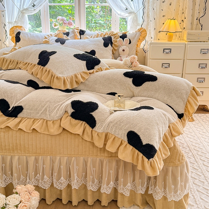 91家纺网 家纺一手货源 找家纺 唐人居 2025新款高克重阳离子牛奶绒花边夹棉床盖四件套 蝶恋花-卡其