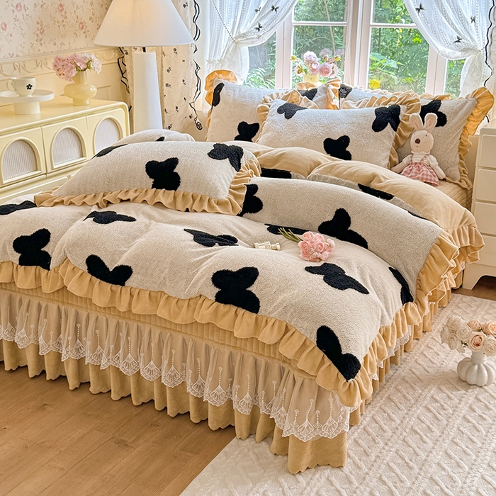 91家纺网 家纺一手货源 找家纺 唐人居 2025新款高克重阳离子牛奶绒花边夹棉床盖四件套 蝶恋花-卡其