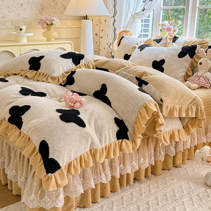 91家纺网 家纺一手货源 找家纺 唐人居 2025新款高克重阳离子牛奶绒花边夹棉床盖四件套 蝶恋花-卡其