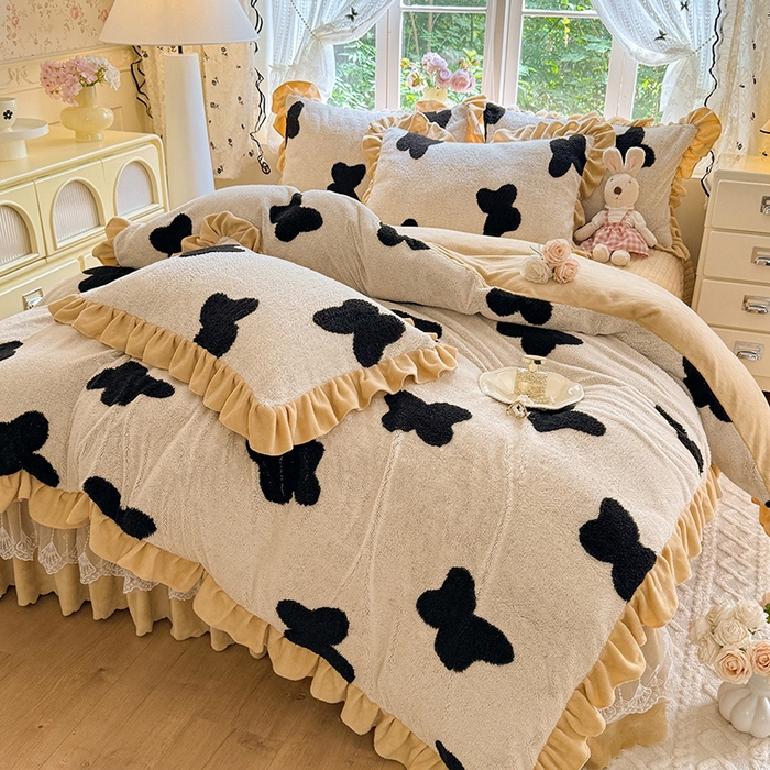 91家纺网 家纺一手货源 找家纺 唐人居 2025新款高克重阳离子牛奶绒花边夹棉床盖四件套 蝶恋花-卡其