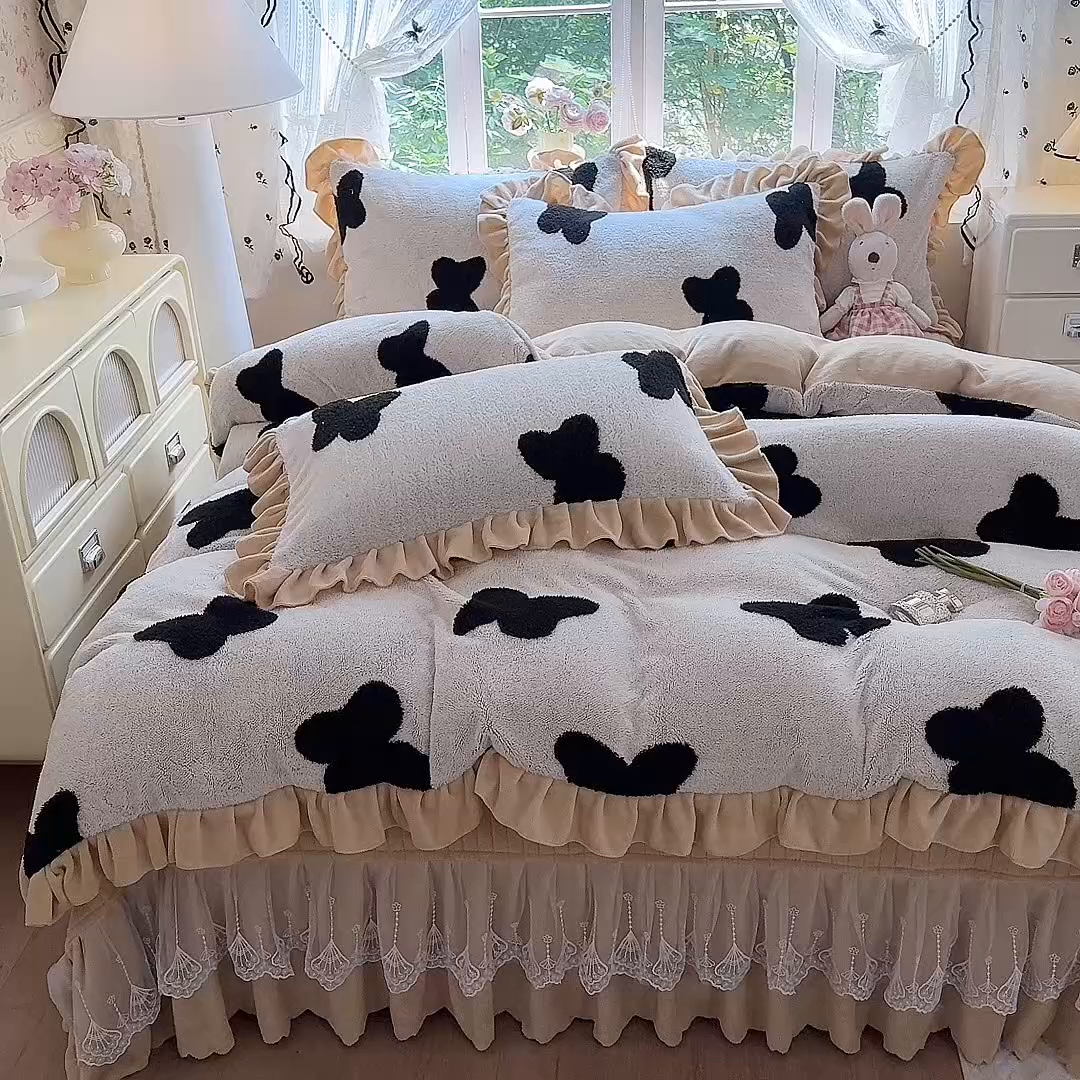 91家纺网 家纺一手货源 找家纺 唐人居 2025新款高克重阳离子牛奶绒花边夹棉床盖四件套 蝶恋花-卡其