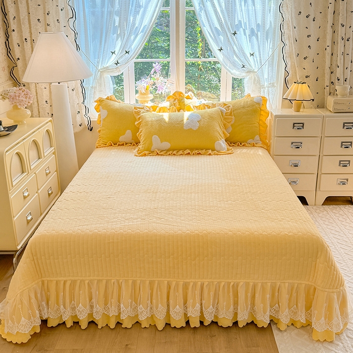 91家纺网 家纺一手货源 找家纺 唐人居 2025新款高克重阳离子牛奶绒花边夹棉床盖四件套 蝶恋花-奶黄