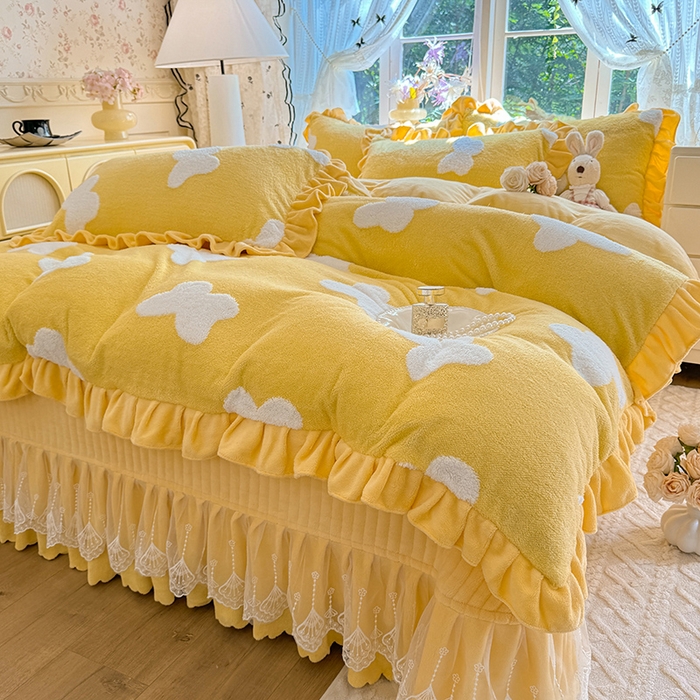 91家纺网 家纺一手货源 找家纺 唐人居 2025新款高克重阳离子牛奶绒花边夹棉床盖四件套 蝶恋花-奶黄