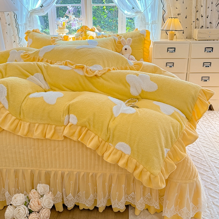 91家纺网 家纺一手货源 找家纺 唐人居 2025新款高克重阳离子牛奶绒花边夹棉床盖四件套 蝶恋花-奶黄